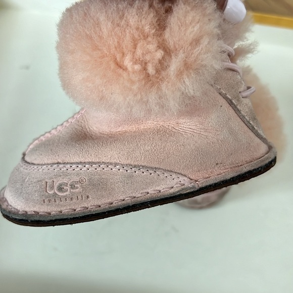 Baby Girls UGG pink booties size medium - Picture 3 of 5